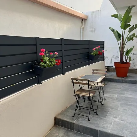 Charmant Bas De Avec Terrasse A Proximite De La Plage Et Du Port